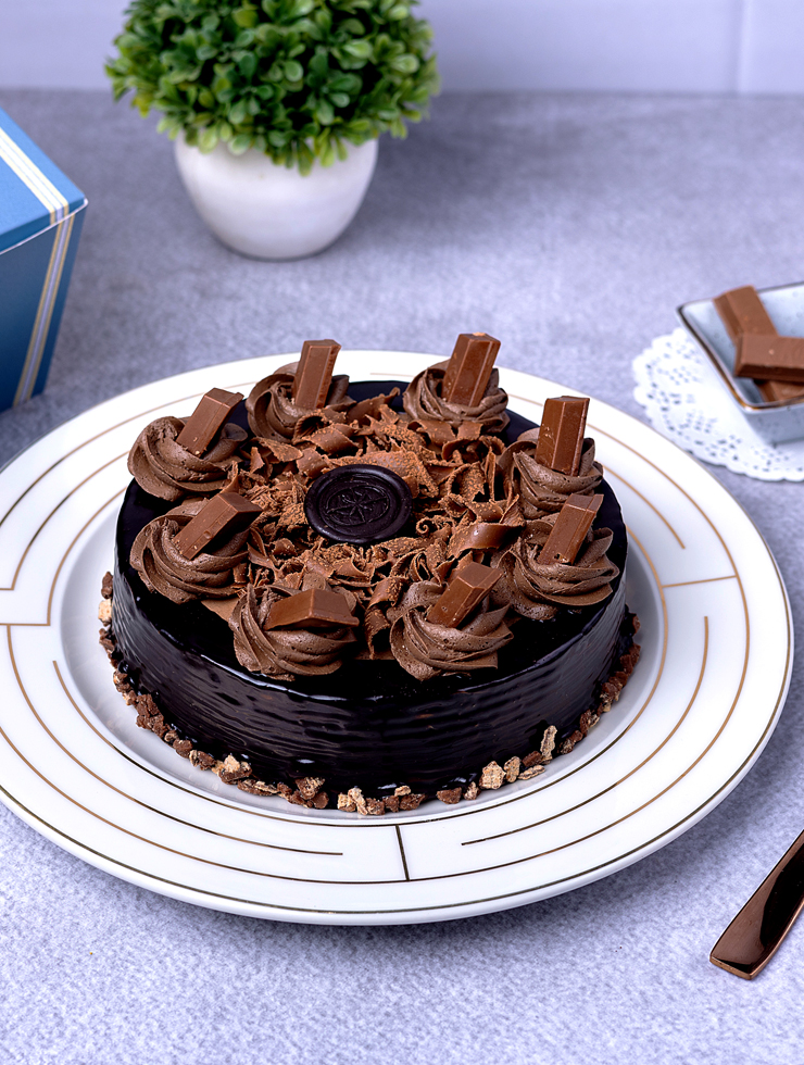 Kit-Kat Chocolate Cake